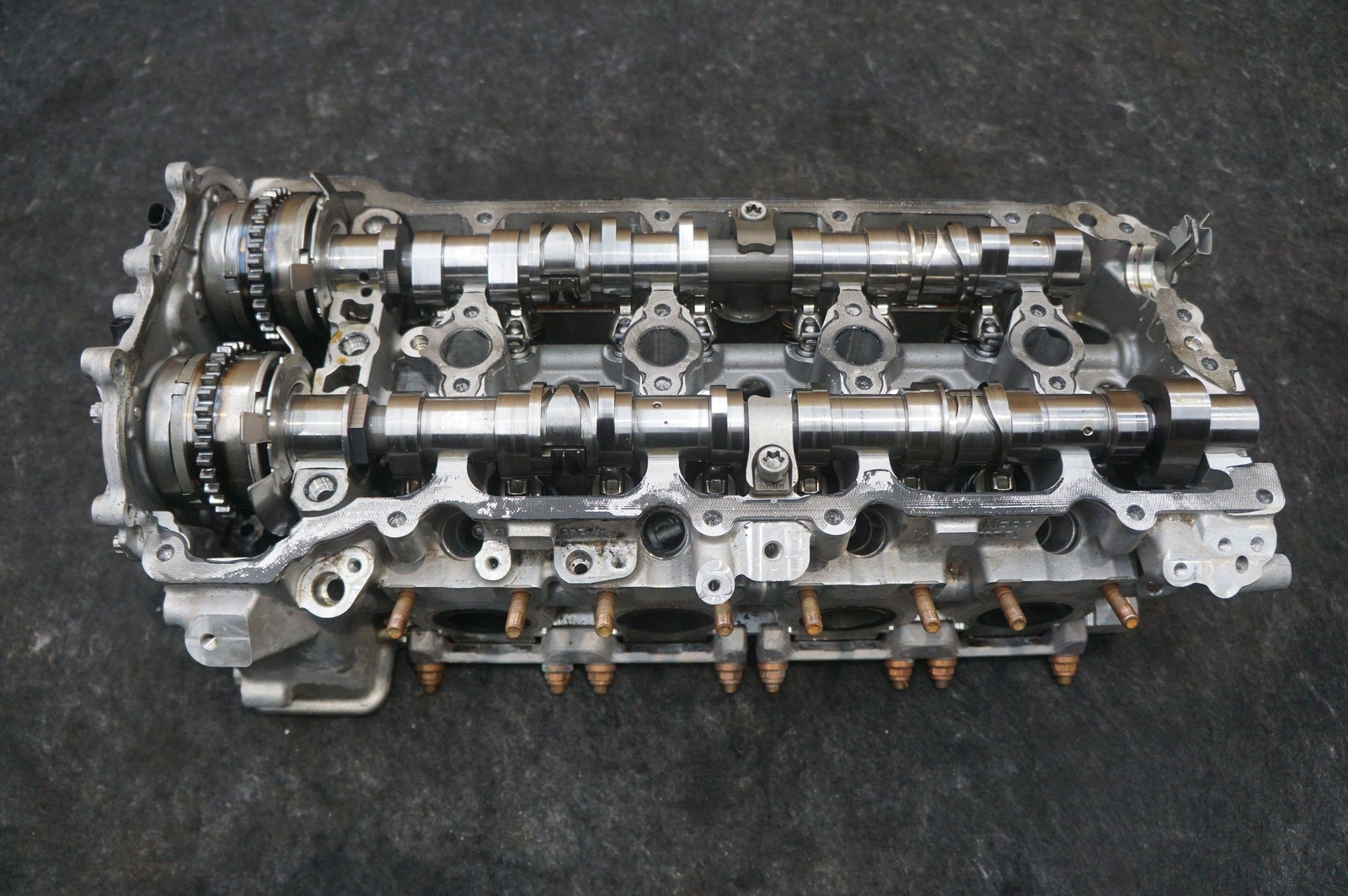 Right Engine Cylinder Head OEM MY83-SE6A266-BA Aston Martin Dbx 707 20-23