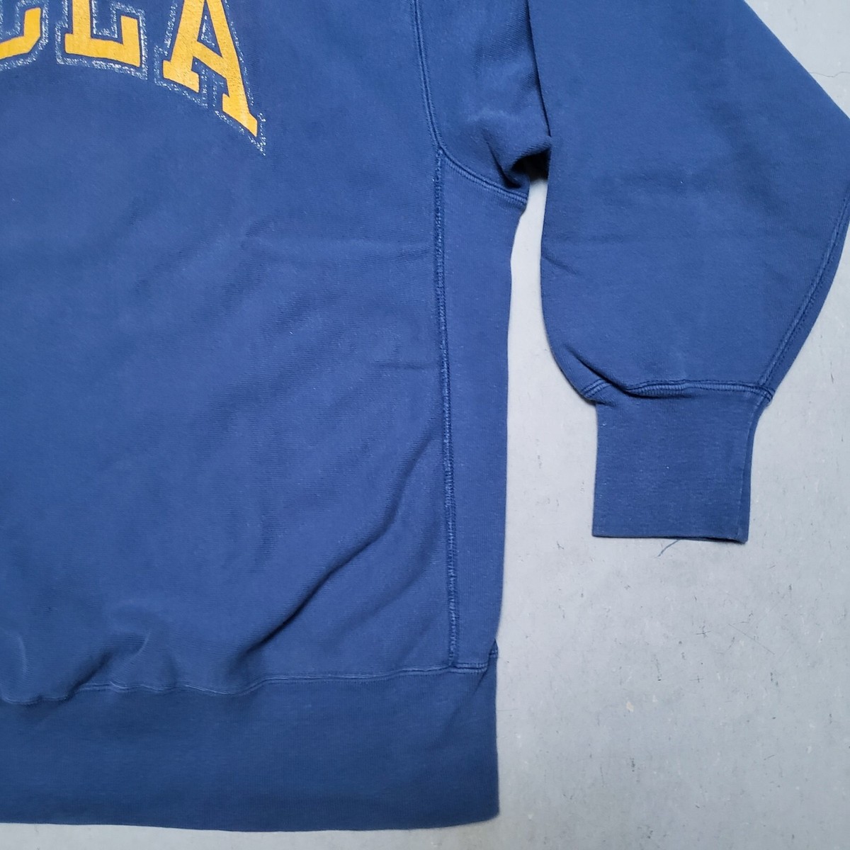 80s Champion®︎ Reverse Weave®︎ UCLA Vtg 80s CHAMPION Sweatshirt Reverse Weave UCLA Navy Blue