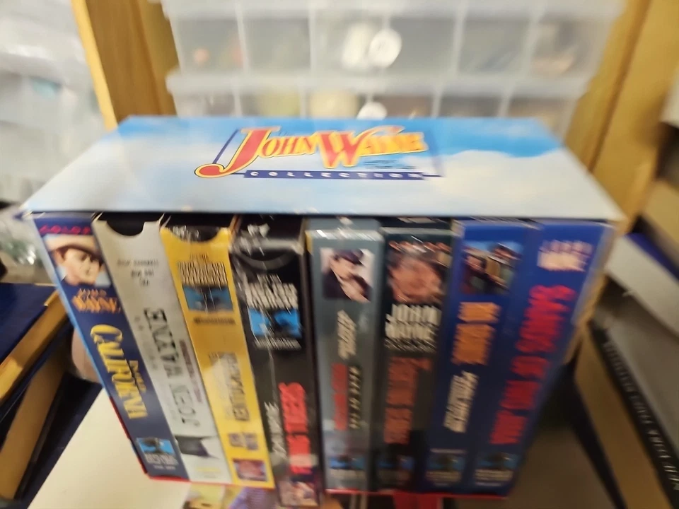 CLASSIC MOVIES SET! The John Wayne Larger Than Life Collection -8 VHS Tapes/1994 - Image 2 of 4