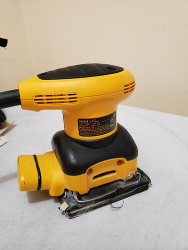Lijadora de agarre de palma de hoja DeWALT D26441 1/4 120 V 2,4 A - Imagen 5 de 9