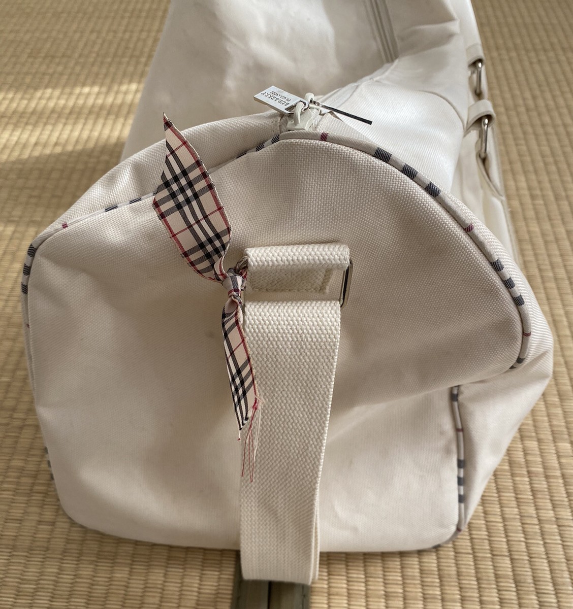 Vintage Burberry Fragrance White Duffle Tote Bag Keepall Novacheck