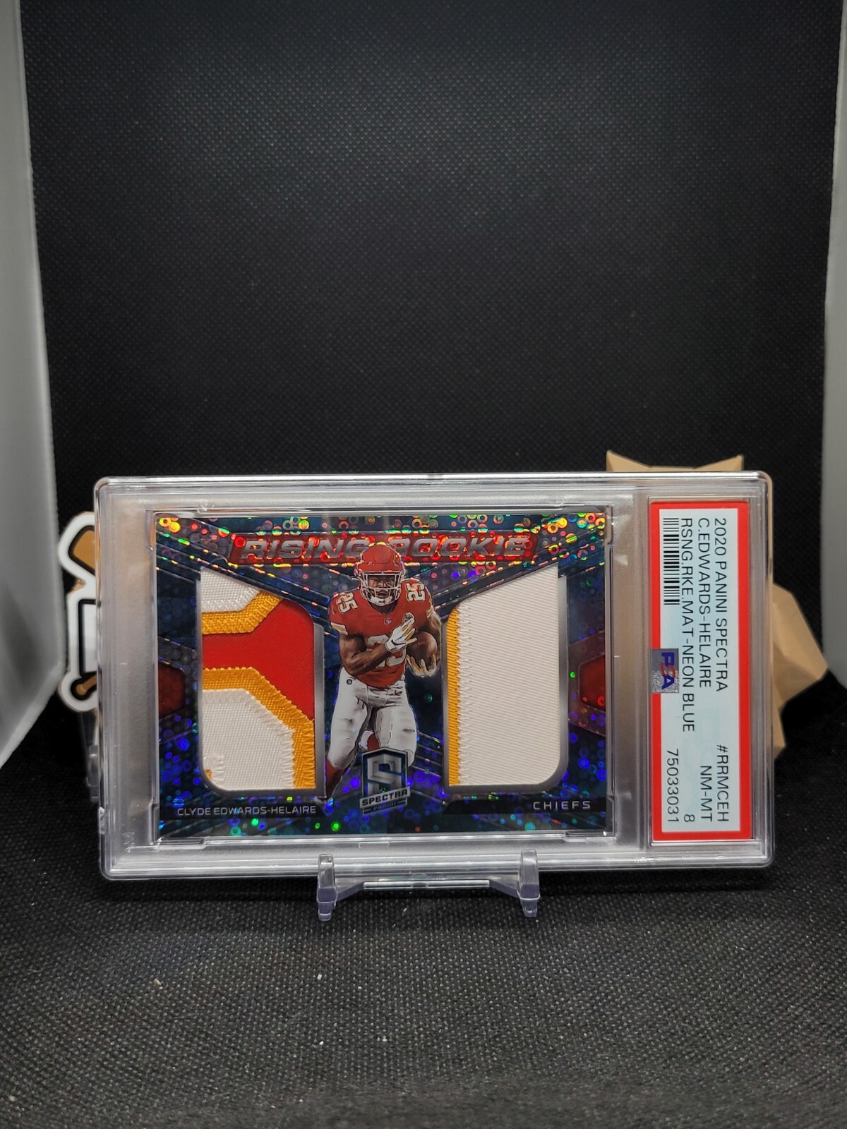 Clyde Edwards-Helaire Panini Spectra Rising Rookie Materials #RRMCEH Neon Blue