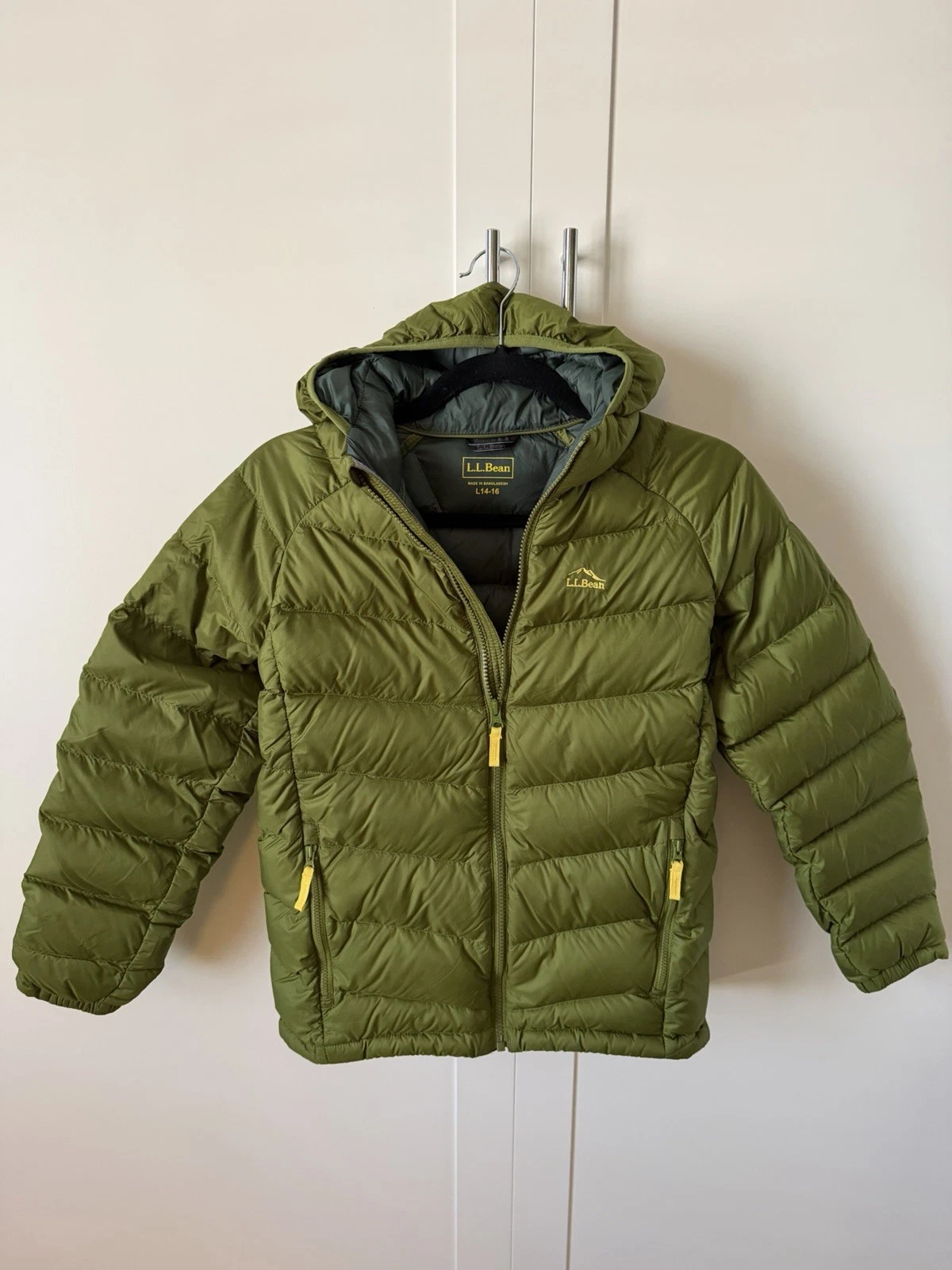 LL Bean Kids Ultralight 650 Down Jacket, Size 14-16, Green
Opens in a new window or tab