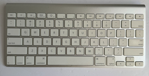 APPLE A1314 BLUETOOTH WIRELESS SILVER MAGIC KEYBOARD LAPTOP IMAC