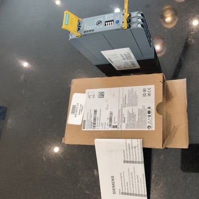 Siemens SIRIUS 3SK1121-1CB42 Sicherheits-Not-E-Aus-Relais Neu im Karton 