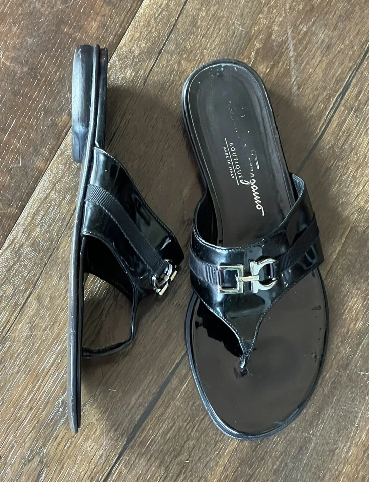 Sandálias lisas Ferragomo couro envernizado preto 6,5 ~logotipo prata designer HW Lux - Imagem 4 de 4