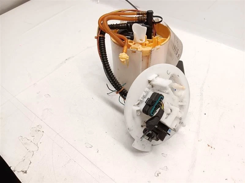 Bomba de combustible Mercedes CLA250 A220 20-21 2474703300 Foto 2 de 4