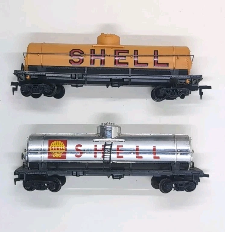 Tyco HO Scale Shell Oil Single Dome Tanker Car Lot Chrome + Yellow Hong Kong (2) - Image 3 of 4