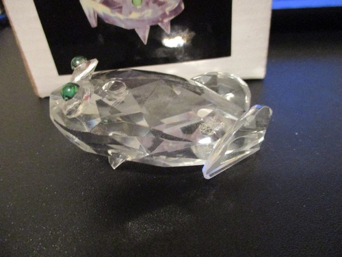 Clear Cut Glass Frog Figurine Paperweight Emerald Green Eyes: 2-1/2" long - Picture 6 of 10