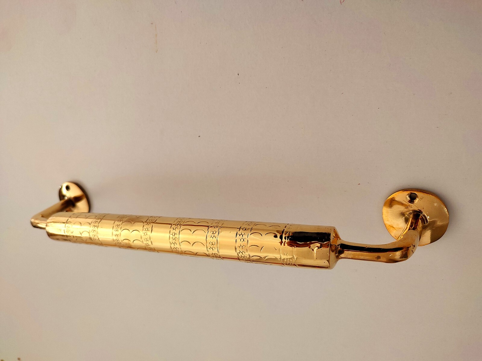 Bar &ndash; Mounted Bathroom Towel Holder In Polished Gold Finish