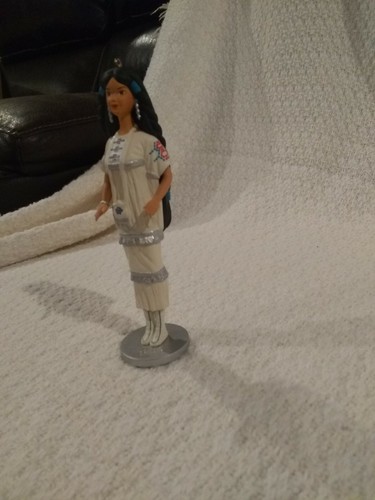 1st in Dolls of World Series1996 Hallmark Barbie Ornament - Native American -NIB - Picture 4 of 10