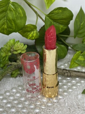 essence LOVE, LUCK & DRAGONS Creamy Lipstick 02 DRAGONS DREAM IN RED 3,2g *neu*