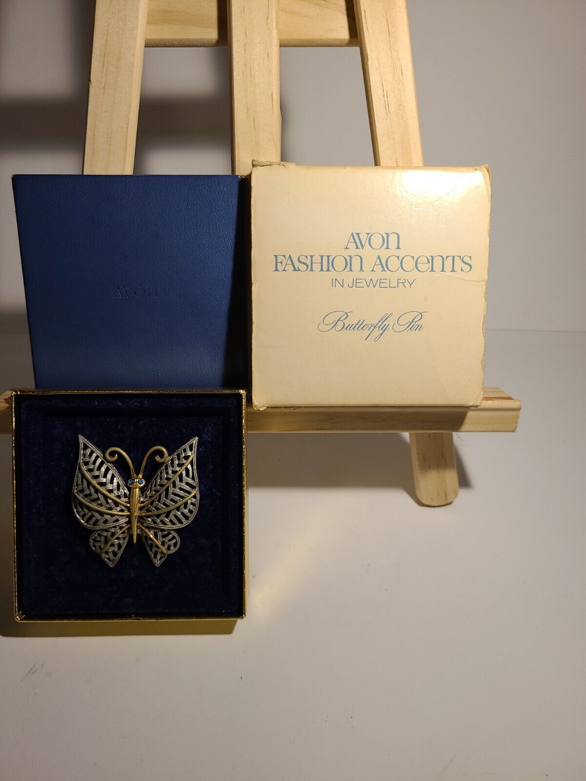 Avon Vintage 1972 Butterfly Pin ~original box and… - image 1