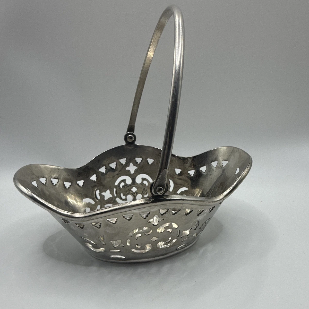 25+ International Silver Antique US Silver-Plated Baskets for sale