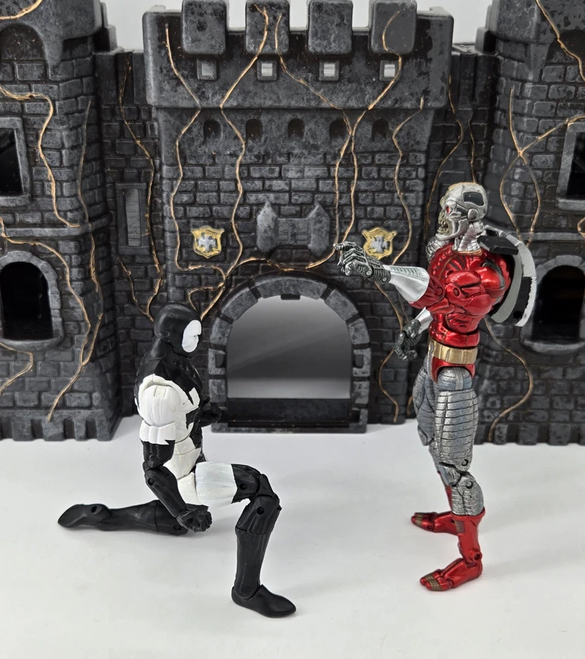 Figuras de acción Marvel Legends X-Force Deadpool traje blanco y negro y Deathlok 6" Foto 2 de 4