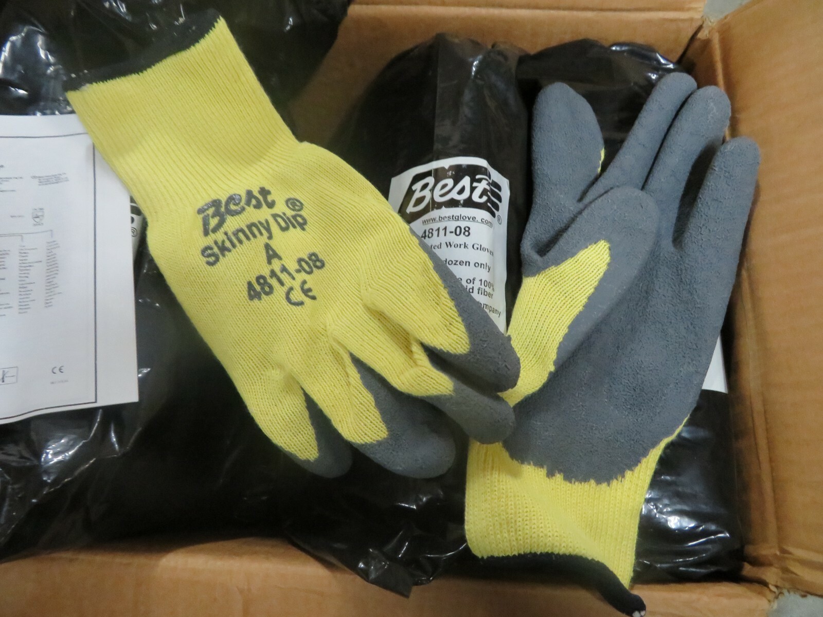 12 pairs SHOWA BEST Cut-Resistant Rubber Coated Work Gloves Medium 4811-08