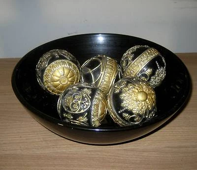 Beautiful Decorative Balls Gold Black X 5 And A Black Bowl