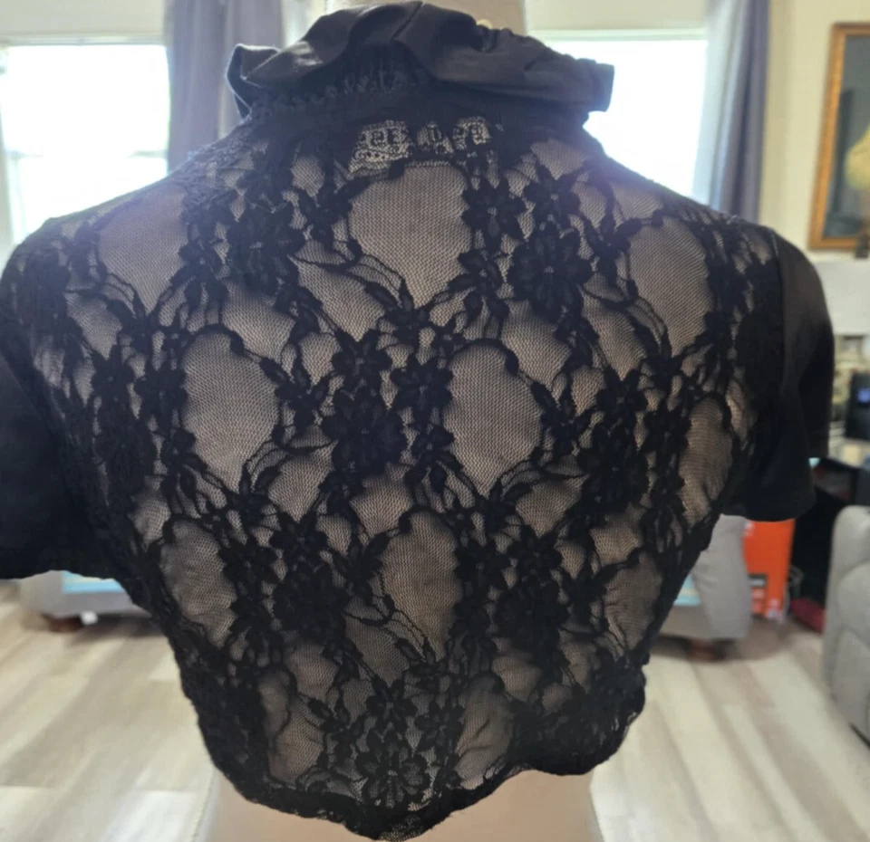 Chaqueta corta negra Last Kiss talla L se ajusta como Med Preppy con volantes de encaje Y2K A400 Foto 2 de 4