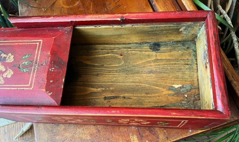Primitive red dovetailed slide lid candle box - Image 3 of 4
