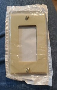 Leviton 020-80401-I Wall Plate Lot Of 4