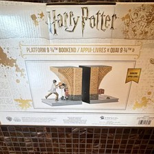 Harry Potter Hogwarts 9 3/4 Platform Bookends Warner Bros Studio