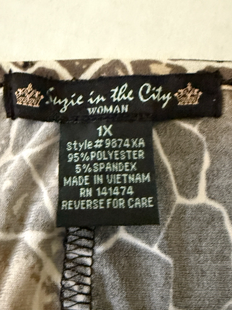 ライブハッピ Suzie In The City Woman Cold Shoulder Top Stretchy Animal Print