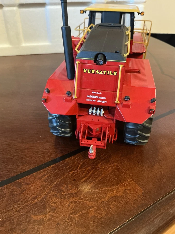 1/32 Scale Versatile Big Roy Model 1080 Museum Version Diecast Tractor  - Image 4 of 4