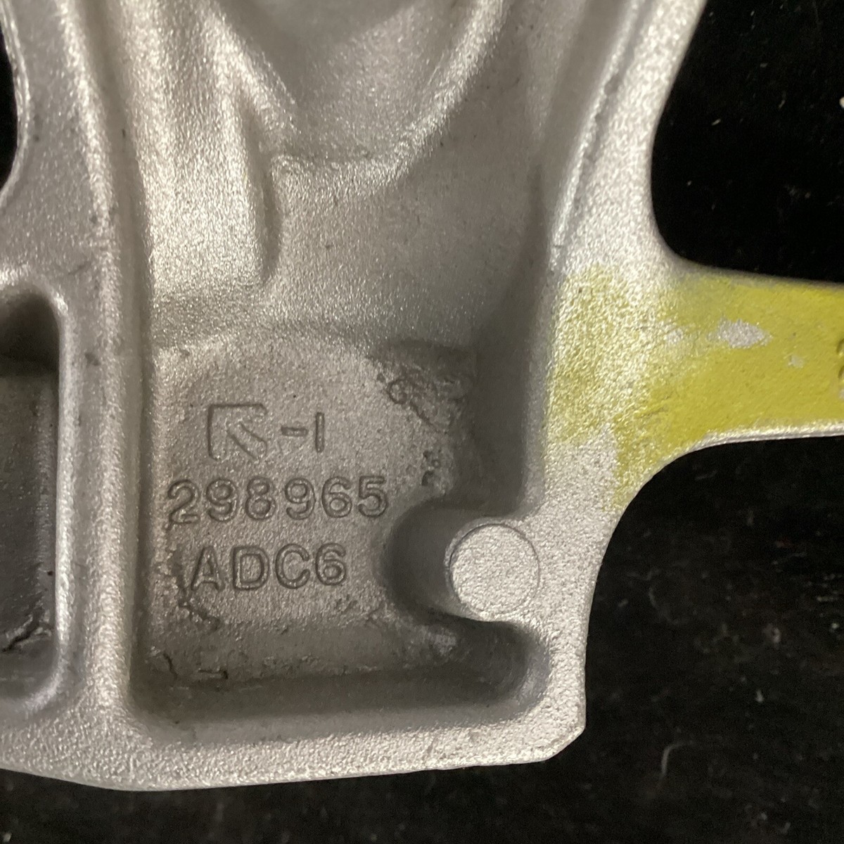 えのの Suzuki GSXR 1000 Factory Rear Footrest Bracket, Factory Pair