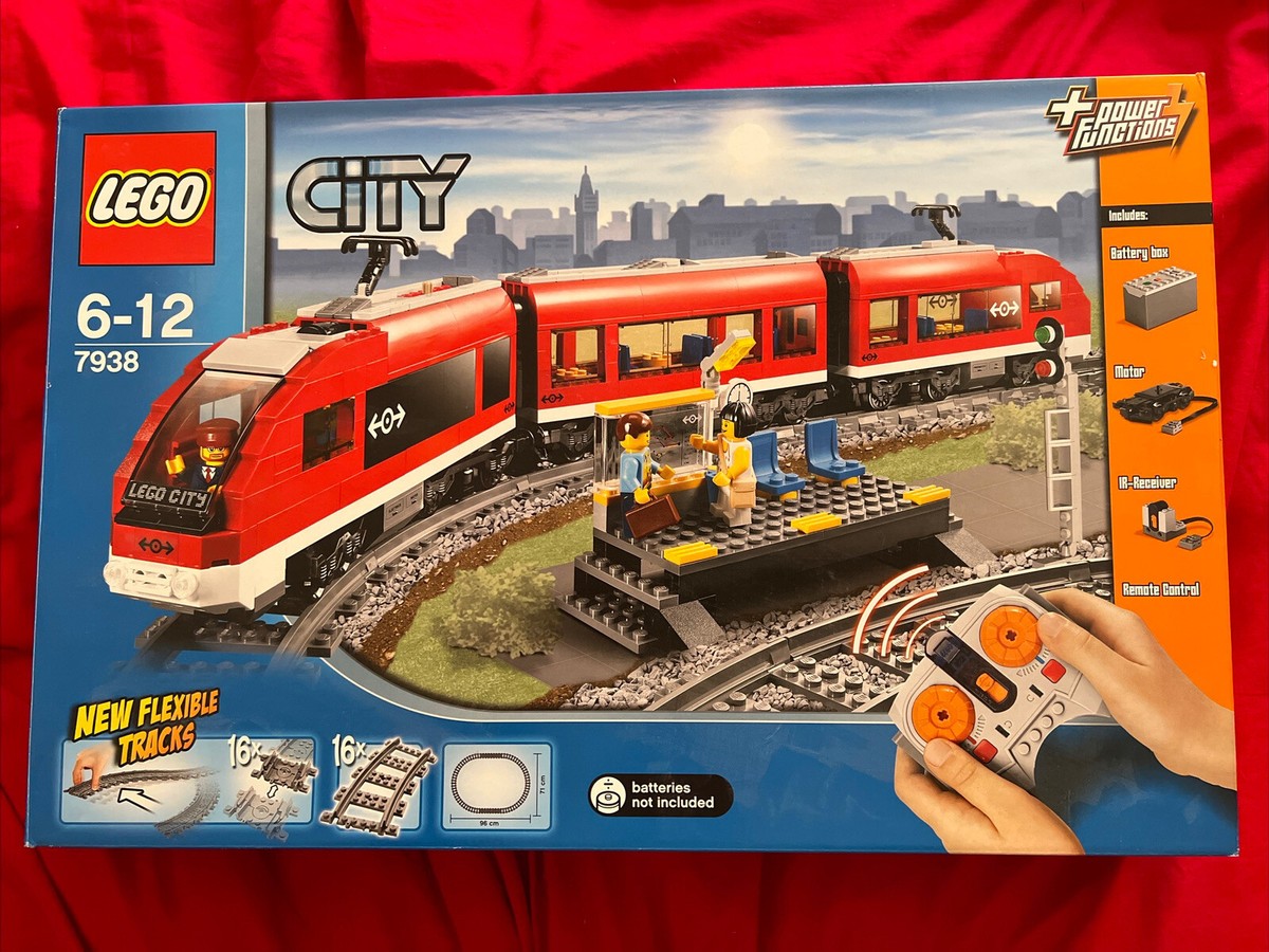 Lego 7938 Passenger Train X Carriages, x Powered Train Rear