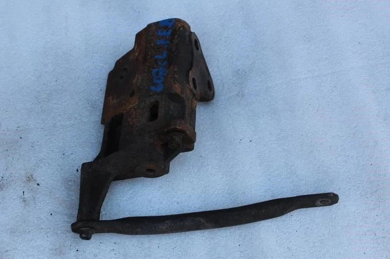 1991 1992 TOYOTA LAND CRUISER LEFT FRONT MOTOR ENGINE BRACKET - Image 2 of 4