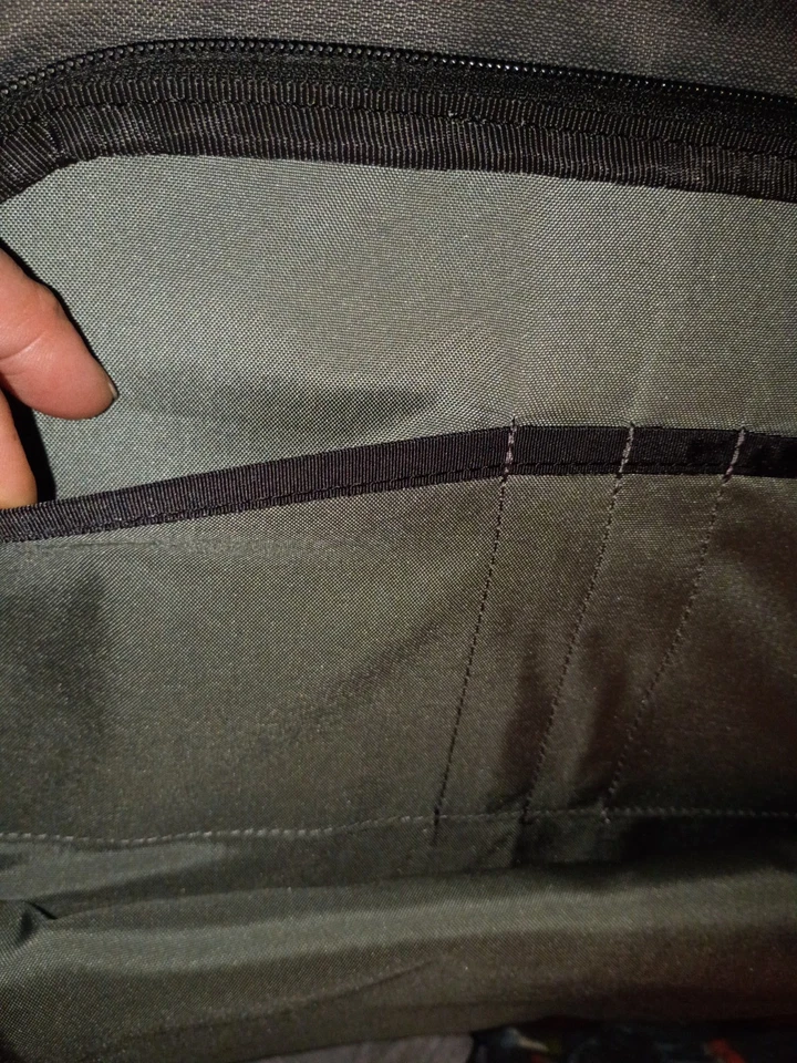 REI Laptop Messenger Bag Tablet Holder 10 Inch - Image 4 of 4