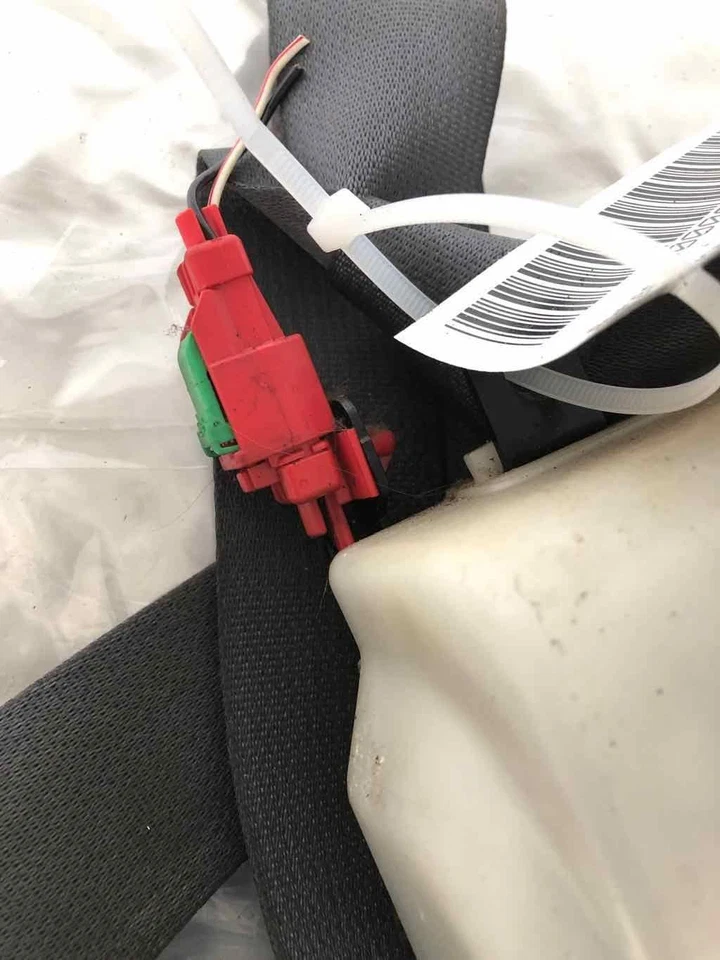 2003 2004 MITSUBISHI MONTERO SPORT Front Seat Belt Safety Retractor Driver Left - Image 3 of 4