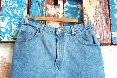 Damen SASSON Denim Jeans Shorts 2" Schrittlänge Distressed Cut-Off LARGE helle Waschung - Bild 2 von 10