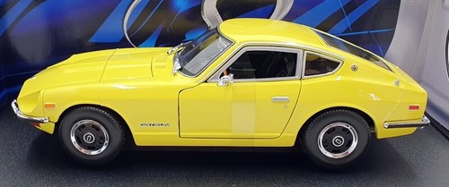 Maisto 1/18 Scale Diecast 31170 - 1971 Datsun 240Z - Yellow - Picture 3 of 5