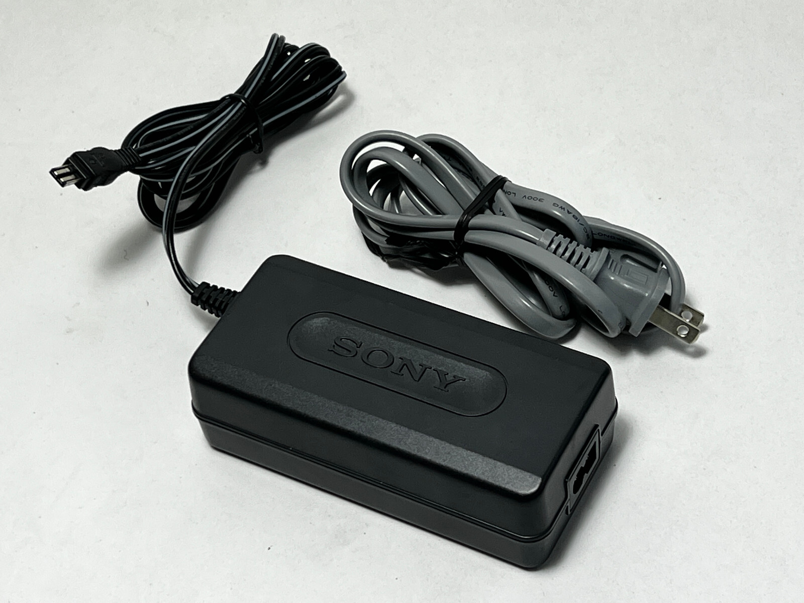 Genuine Sony AC-L10A AC Power Adapter 8.4VDC 1.5A Camcorder Charger OEM 