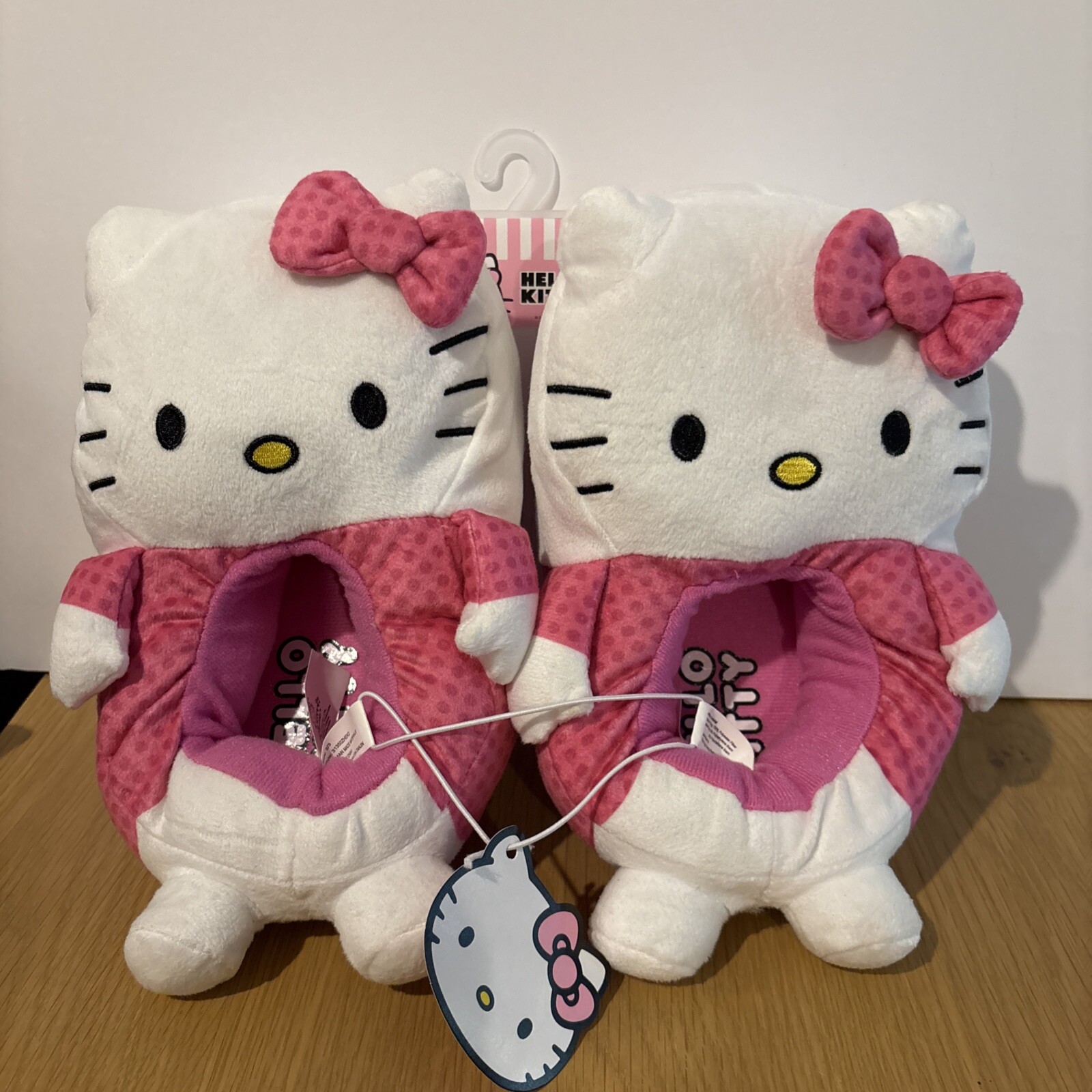 Sanrio Hello Kitty Girls Slippers House Shoes Sz 2 / 3 NEW