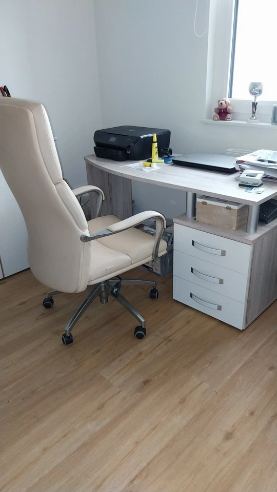 schreibtisch mit schubladen