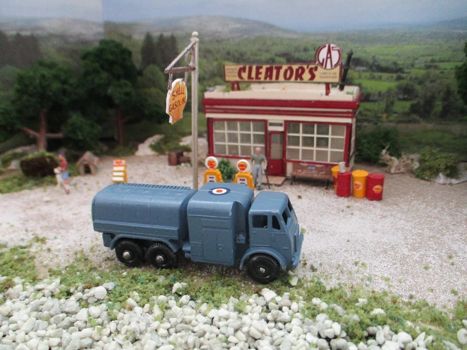 Vintage MATCHBOX LESNEY NO.73A RAF  10 TON PRESSURE REFUELLER. RESTORED CODE 3 - Image 4 of 4