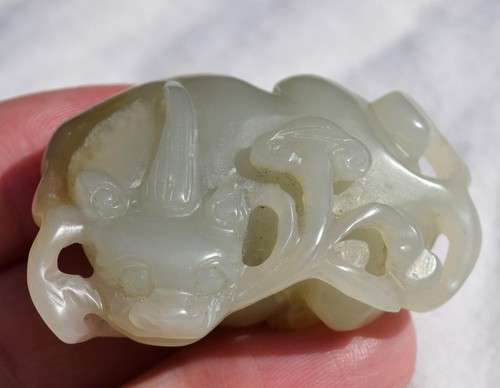 Chinese Jade Chilong Dragon Holding Lingzhi Stem in Mouth Celadon Qing Dynasty - Picture 3 of 12