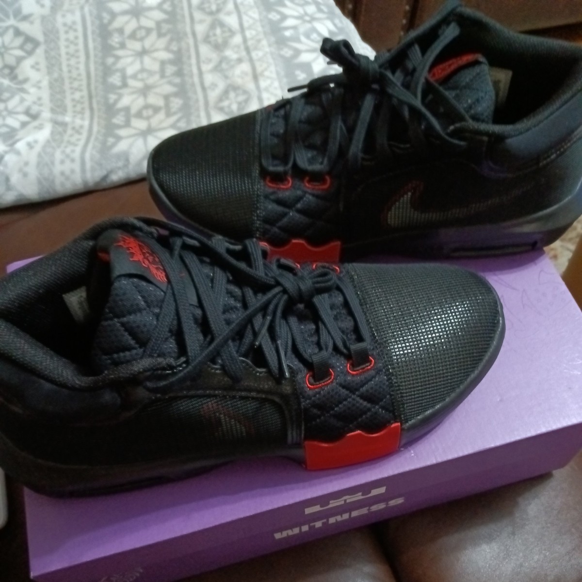 MENS NIKE LEBRON WITNESS VIII 8 BLACK UNIVERSITY RED SIZE 