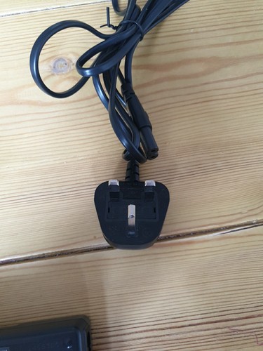 Genuine Panasonic Charger VSK0651 with 2 X Battery Pack and UK Plug - Picture 7 of 7