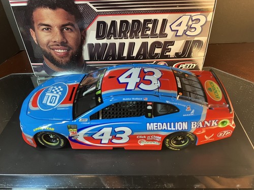 Darrell Bubba Wallace #43 Petty's Garage Medallion Bank Rookie 2018 Chevrolet - Picture 14 of 14