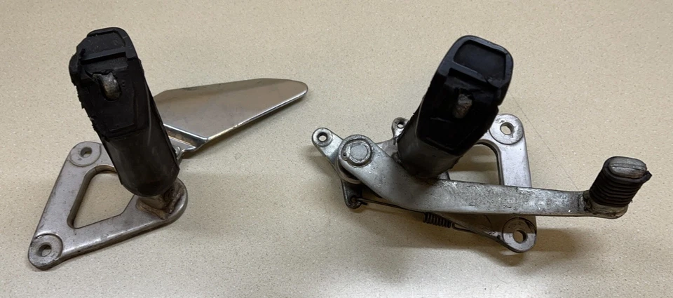 Clavijas de pie Suzuki GS500E “92” Foto 3 de 3