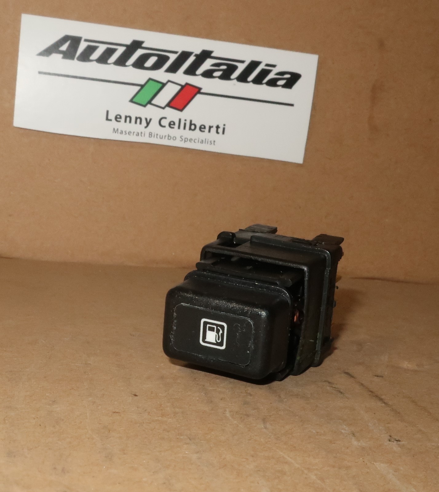 Maserati Biturbo FUEL DOOR  SWITCH Ghibli II  QP IV  Petrol Benzina 363300125