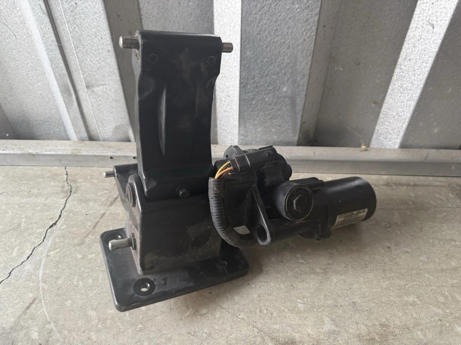 2019-2025 Ram 1500 Right Power Running Board Motor & Bracket 68275812AB OEM 1432