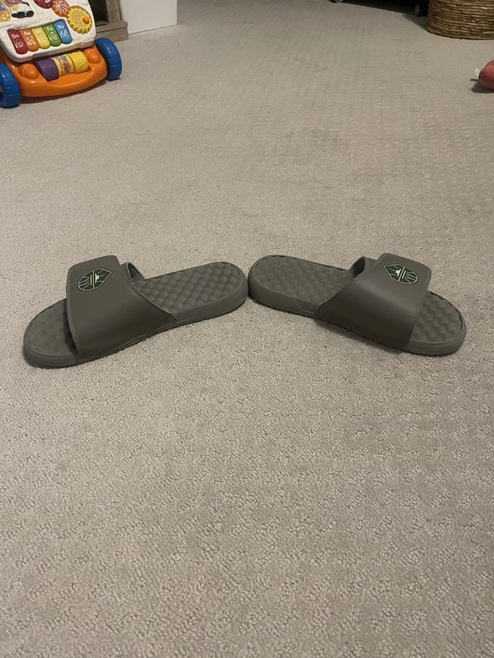 Seattle Storm Women’s Slides Flip Flops - Women’s Size 9 - WNBA - Image 4 of 4