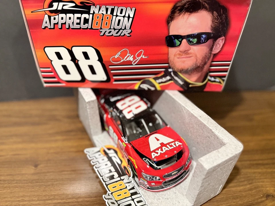 Chevy SS 1/24 NASCAR CUP Dale Earnhardt Jr 2017 #88 Axalta Last Ride Foto 3 de 4