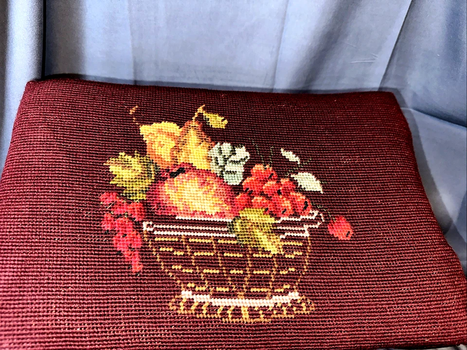 De colección Punto de Cruz Granate Floral Reposapiés Taburete Flor Pequeño 14x10x10 Pulgadas Foto 2 de 4