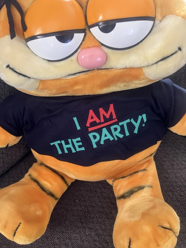 Vintage Jumbo Huge Garfield Plush w/ Shirt I Am The Party 80s Dakin HTF Rare 28" - Image 4 of 4
