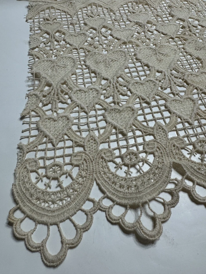 Cuadrado vintage con borde festoneado marfil en forma de corazón corte encaje (manchado) Foto 2 de 4